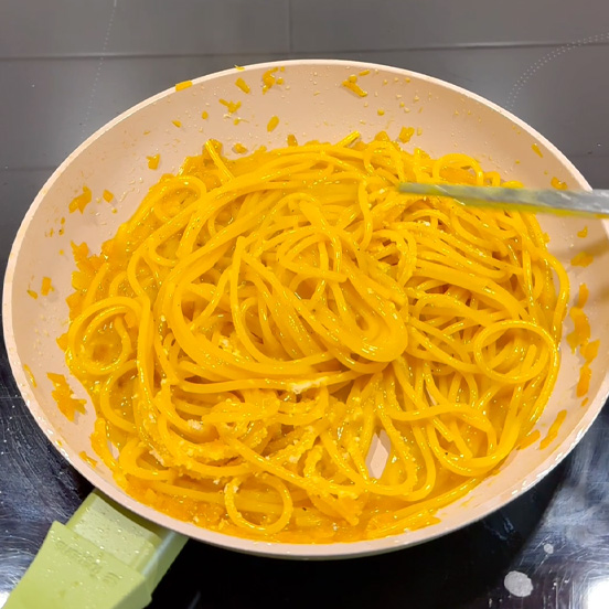 Spaghetti alla milanese con salsiccia glassata
