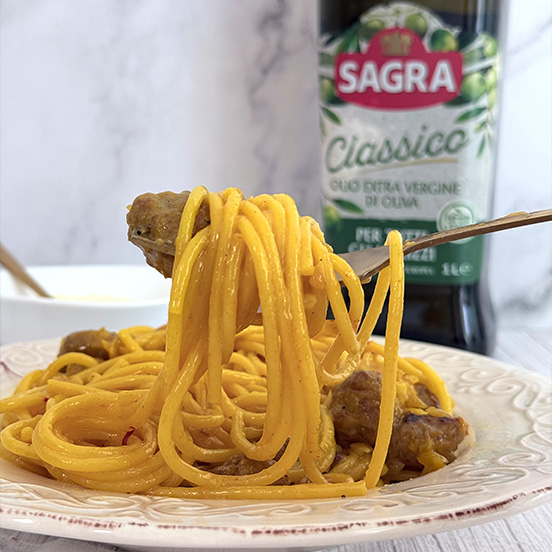 Spaghetti alla milanese con salsiccia glassata